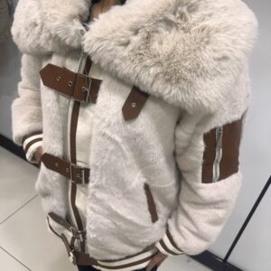 Krem renk kürk yaka detaylı kemerli tokalı kadın mont ön ve yan görünüm